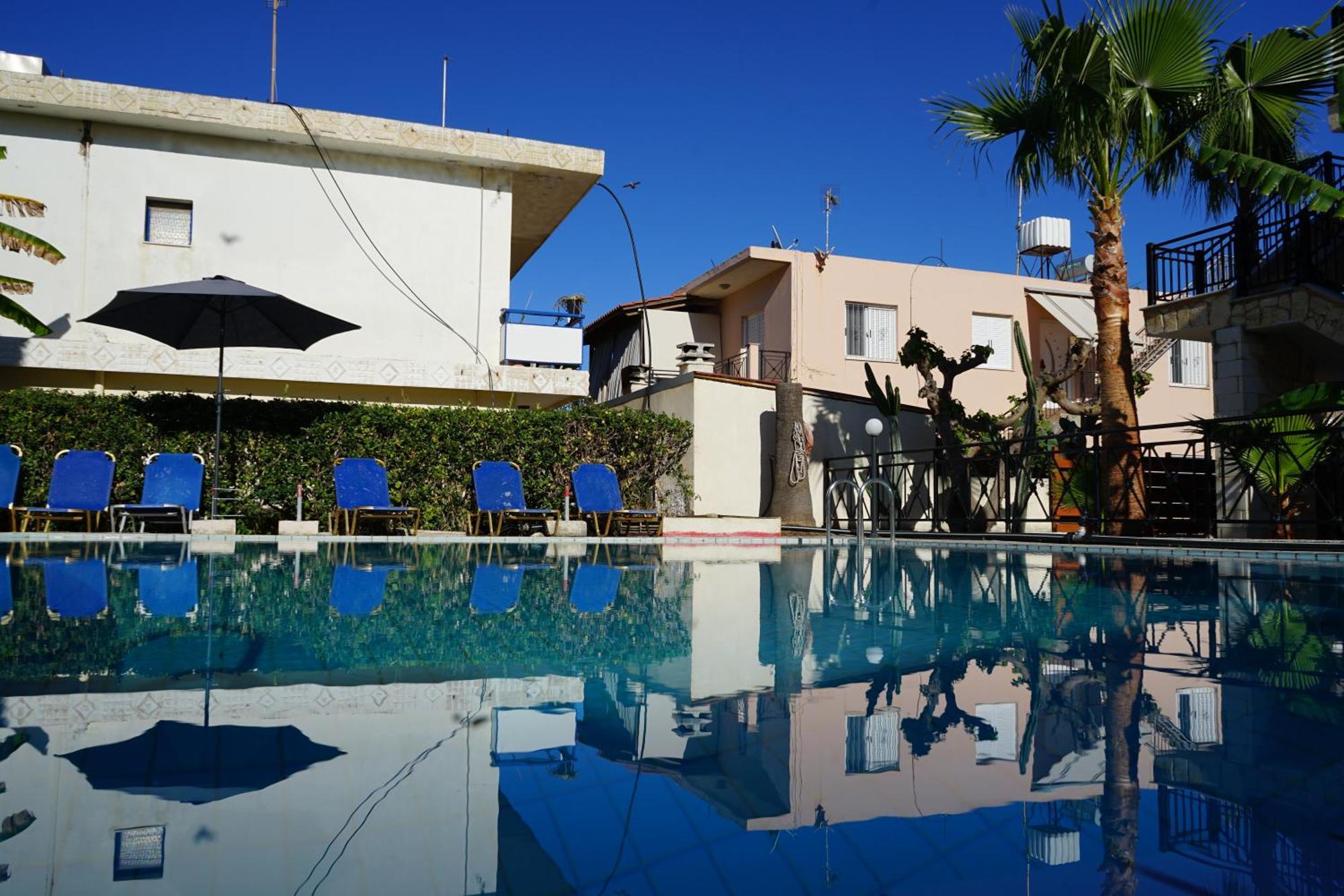 Romantza Apartments Agia Marina Eksteriør bilde