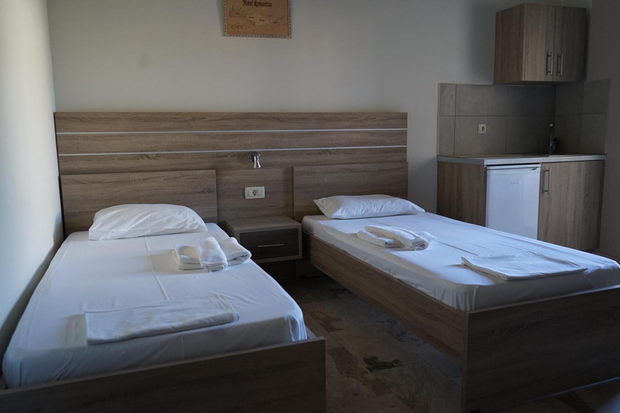 Romantza Apartments Agia Marina Eksteriør bilde