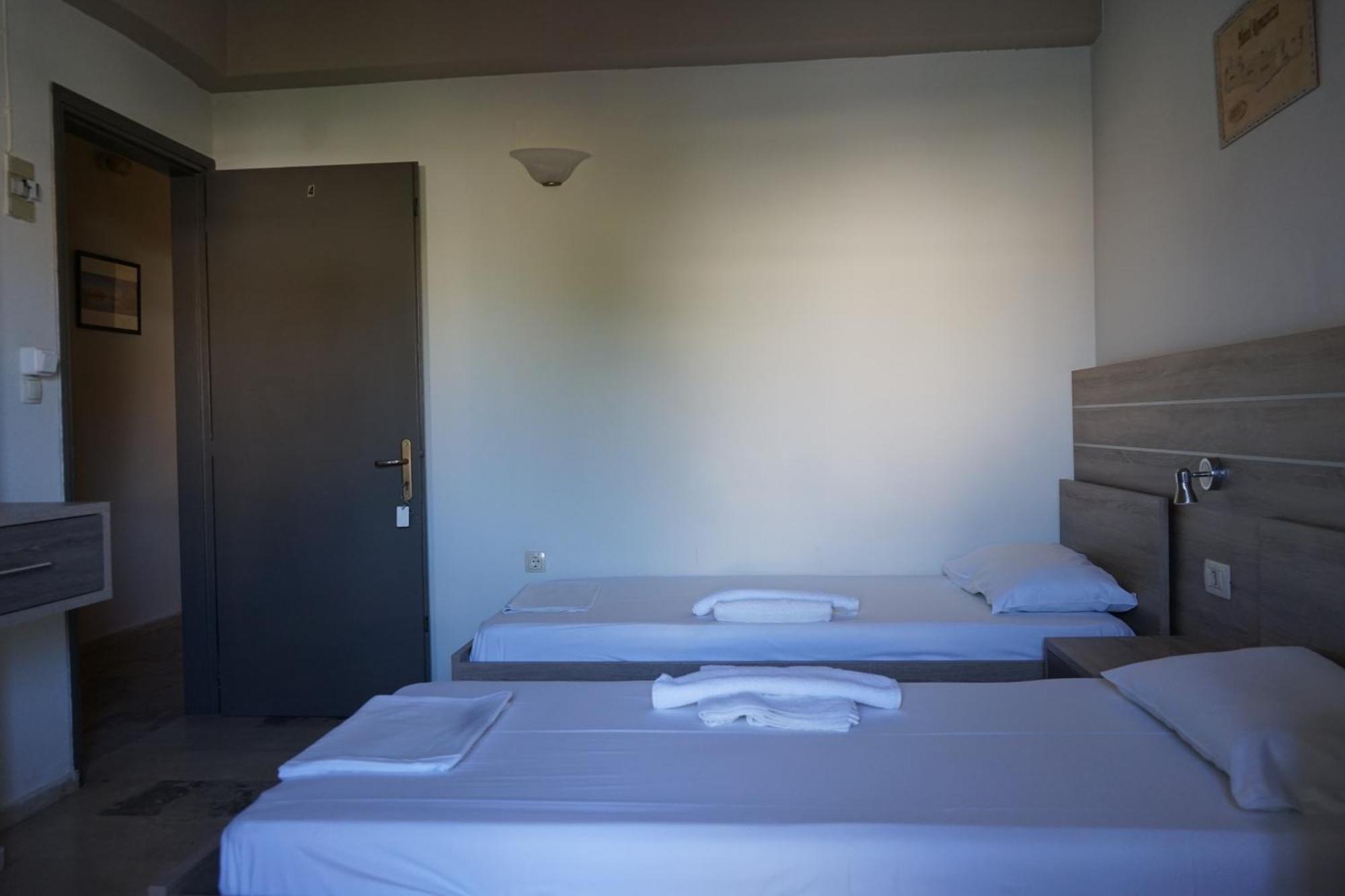 Romantza Apartments Agia Marina Eksteriør bilde