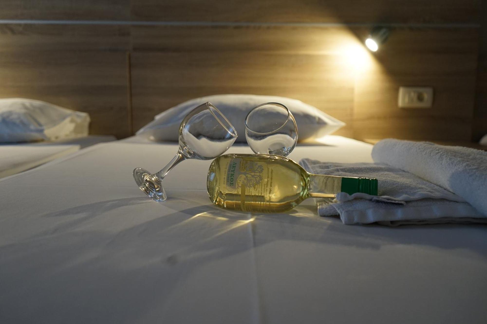 Romantza Apartments Agia Marina Eksteriør bilde