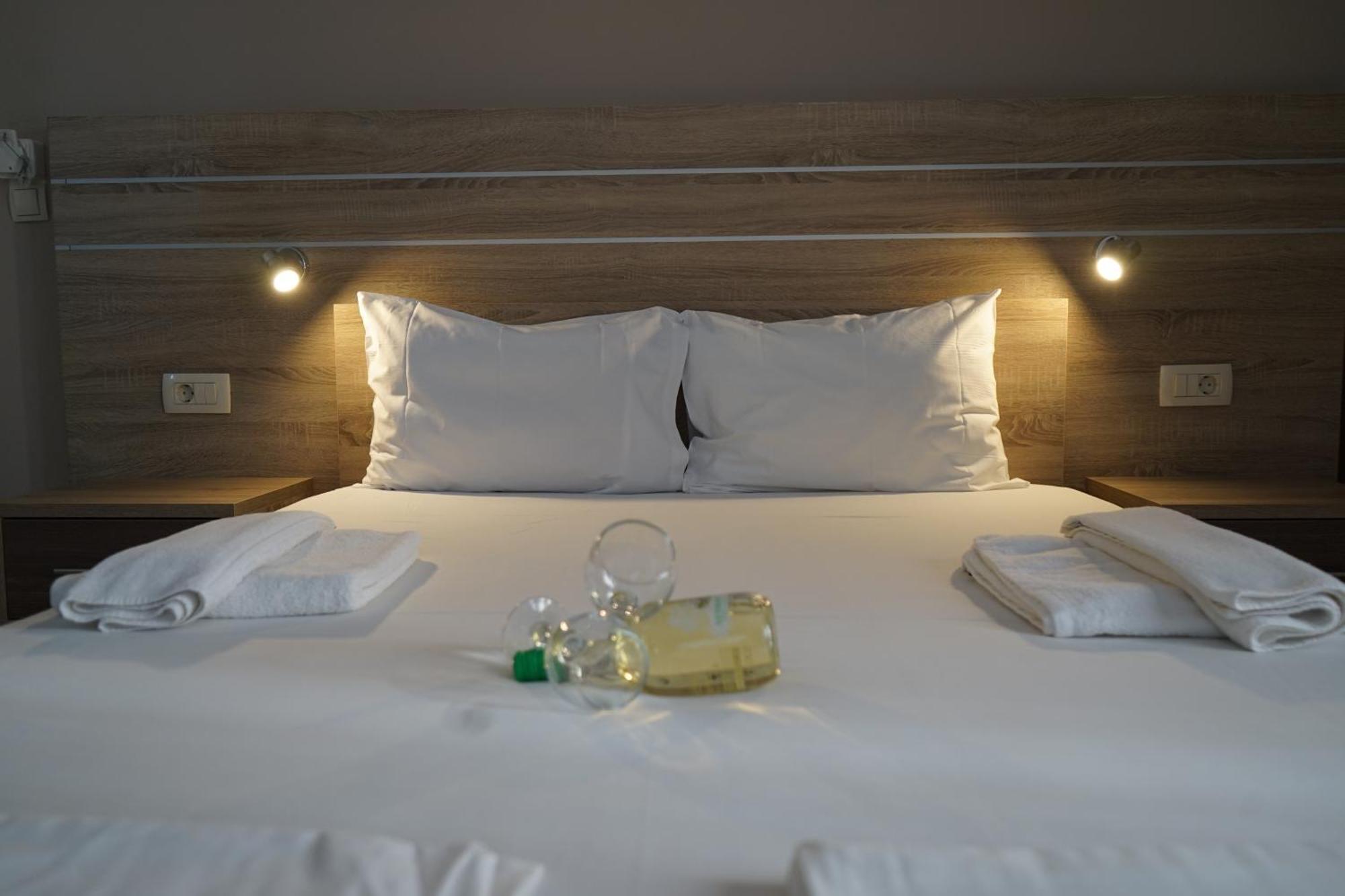 Romantza Apartments Agia Marina Eksteriør bilde