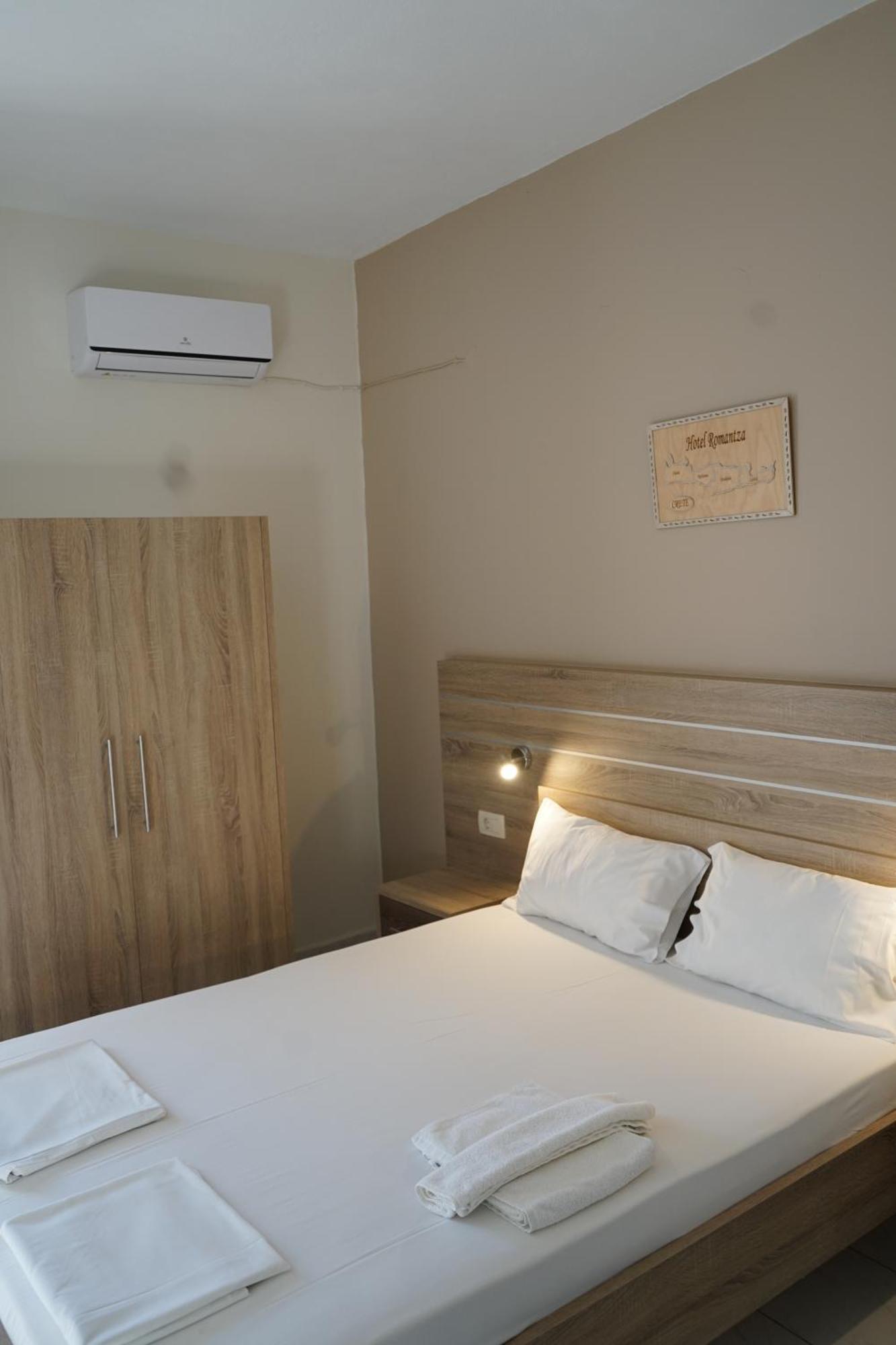 Romantza Apartments Agia Marina Eksteriør bilde