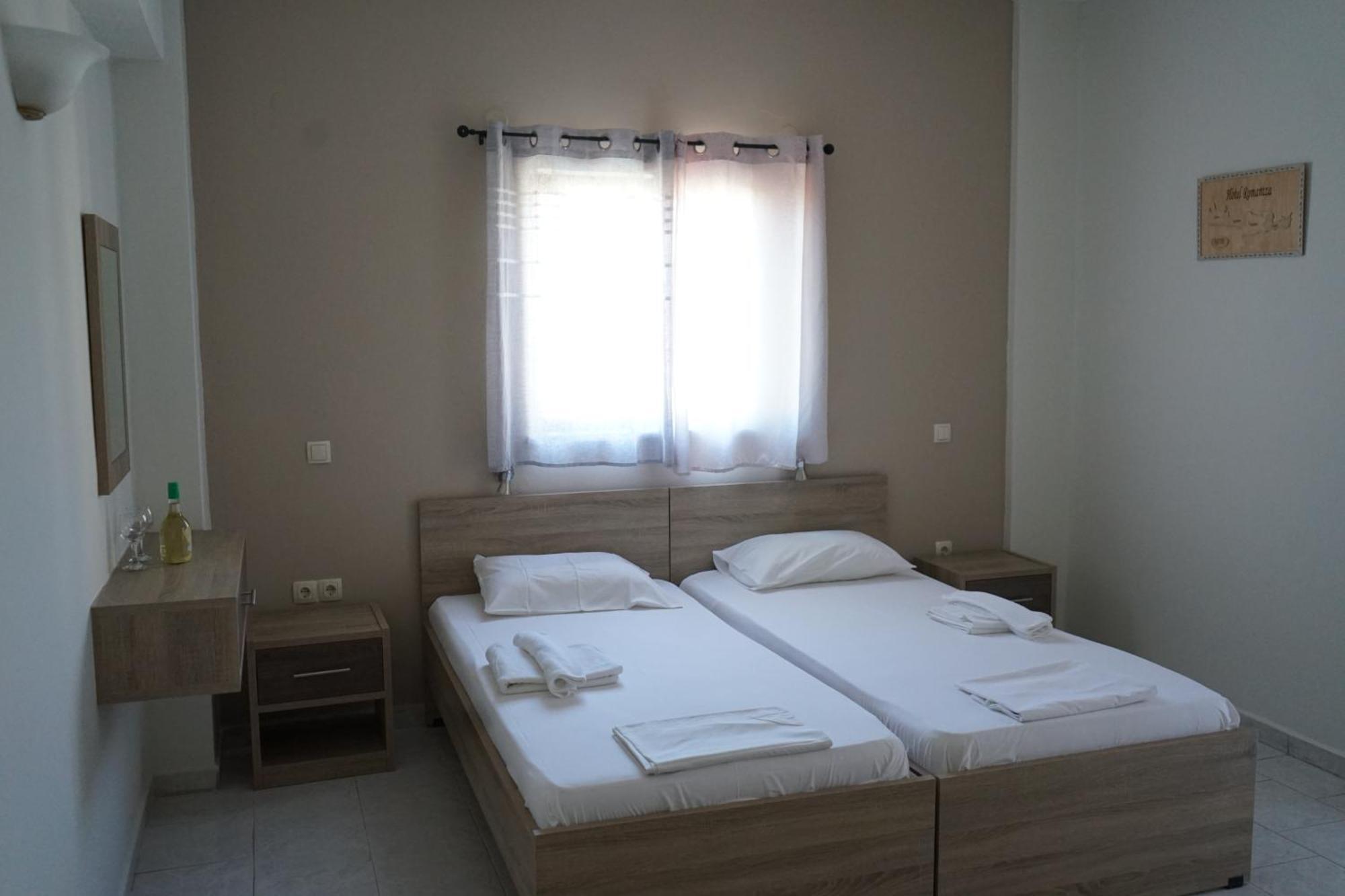 Romantza Apartments Agia Marina Eksteriør bilde