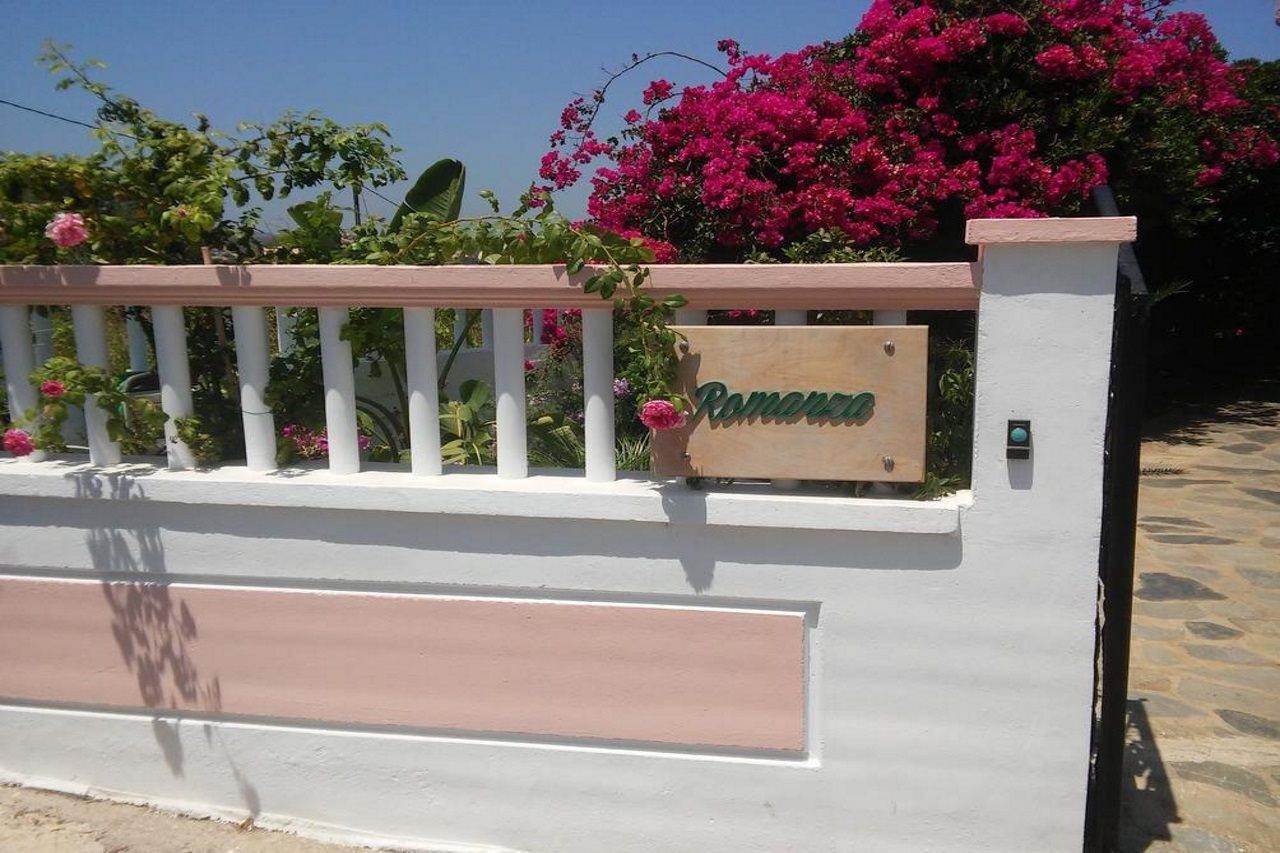 Romantza Apartments Agia Marina Eksteriør bilde